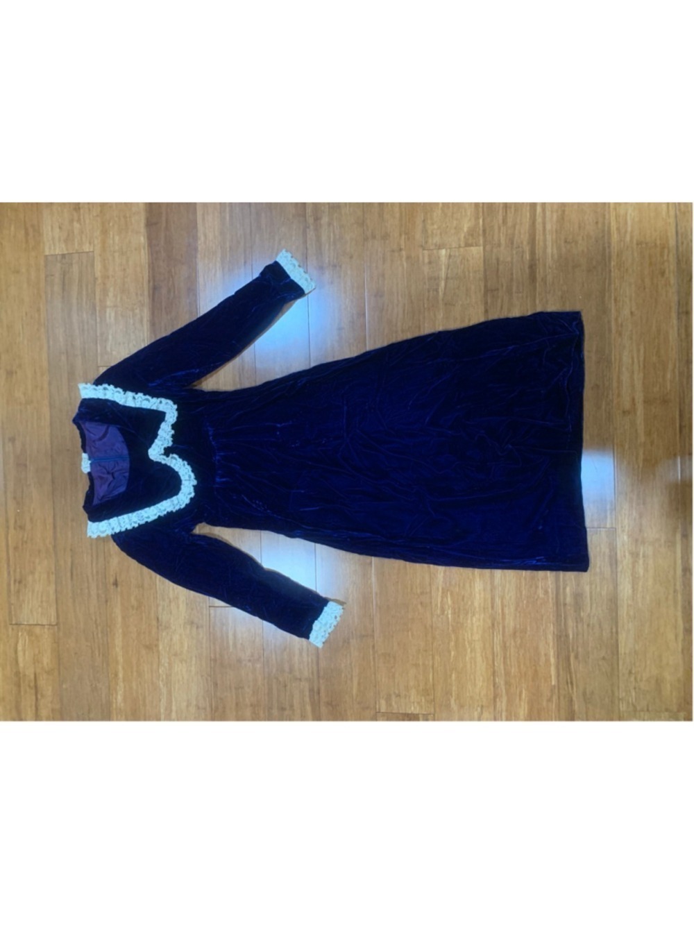 Vntg 70’s Women's Renaissance Blue Velvet Long Sleeve Dress with White Lace XS